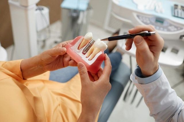 هزینه ایمپلنت دندان با بیمه تأمین اجتماعی